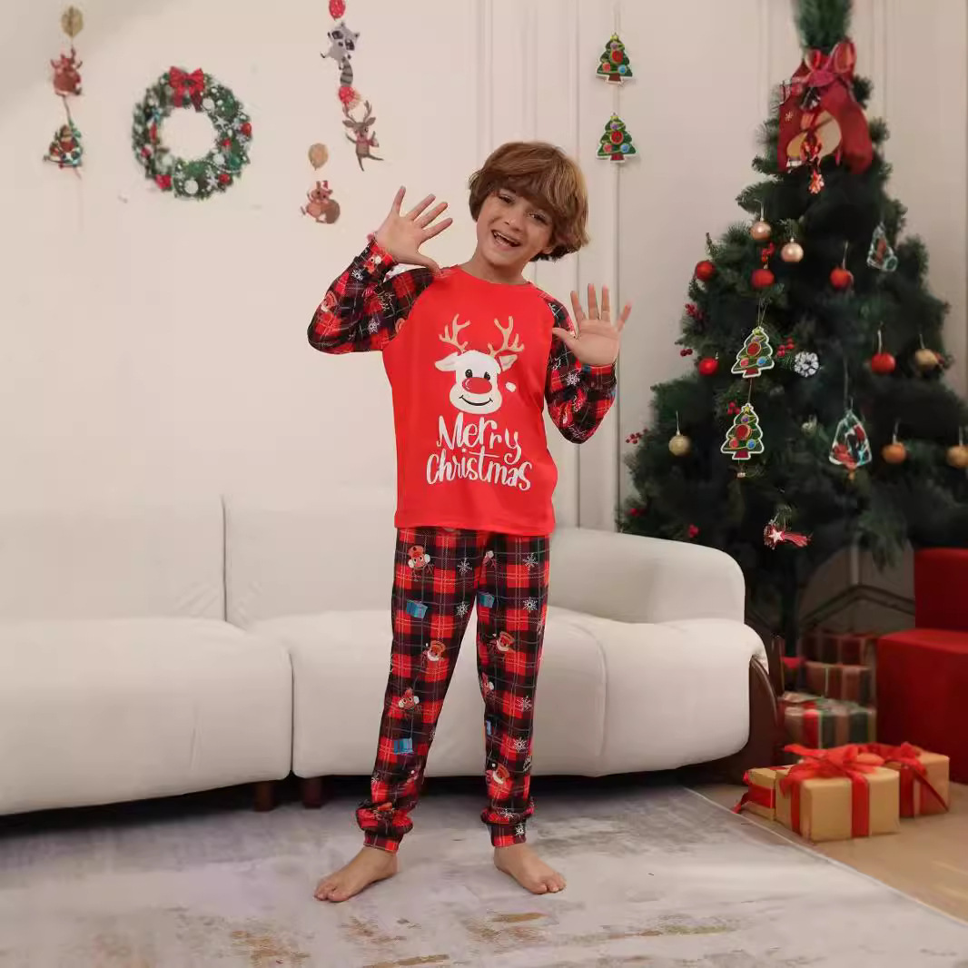 Robe de famille de Noël à carreaux avec lettres et flocons de neige et cerfs imprimés_voghion.com