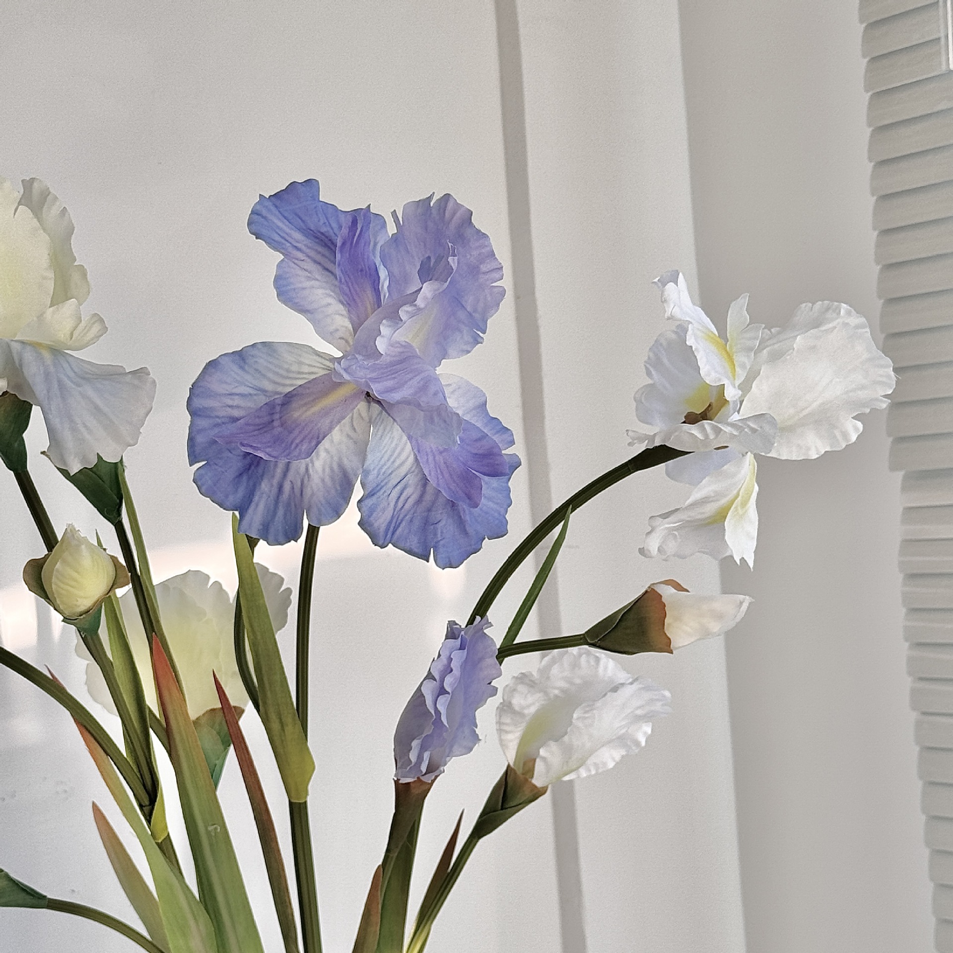 Alice Iris flor de imitación color de pintura al óleo flor falsa decoración de la sala de estar del hogar decoración suave del hotel arreglos florales accesorios de tiro