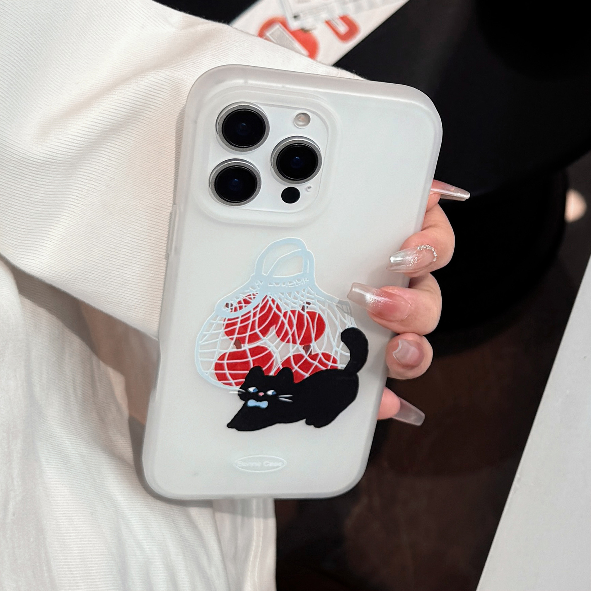 Divertido bolso de malla simple Apple Black Cat Adecuado para Apple 16ProMax Funda para teléfono móvil 15Pro Simple 14/13 Mujer 15
