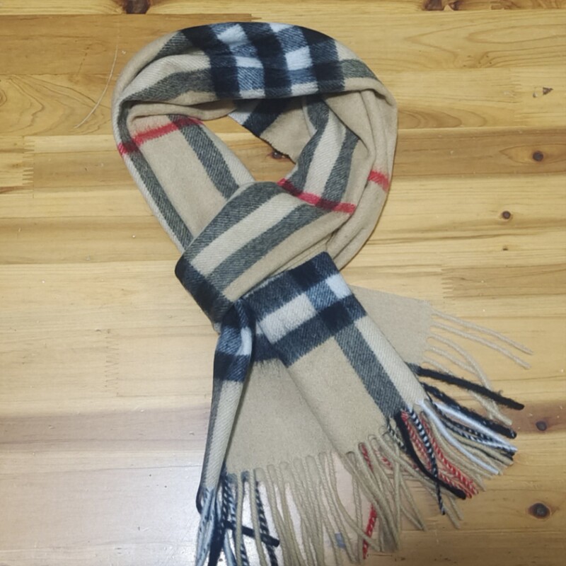 Dagu Baichun Trading Company Recommends a Camel-Colored, European and American Style, British Plaid Wool Scarf as a Budget-Friendly Alternative