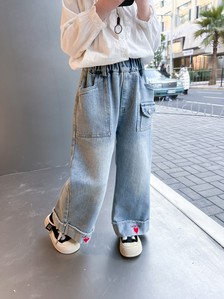 X002 Girls' And Children's Love Embroidered Jeans New Children's Miscellaneous European And American Jeans_viptrois.com