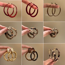 欧美银针皮革圆形吊坠耳环休闲时尚百搭耳圈设计感小众耳饰批发女