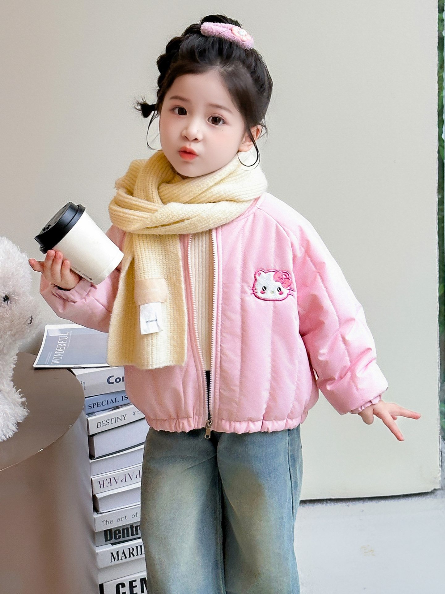 Niñas más chaqueta de terciopelo otoño-invierno 2025 nueva chaqueta de bebé de dibujos animados chaqueta de calles fritas chaqueta de invierno para niños chaqueta de invierno
