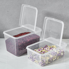 プラスチックケースをひっくり返して、新鮮な箱を半分に開けます。