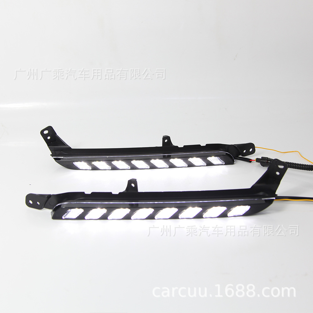 Adecuado para 21 Toyota HELAX lámpara ceja lágrima ojo lámpara hilux Revo lámpara de circulación diurna