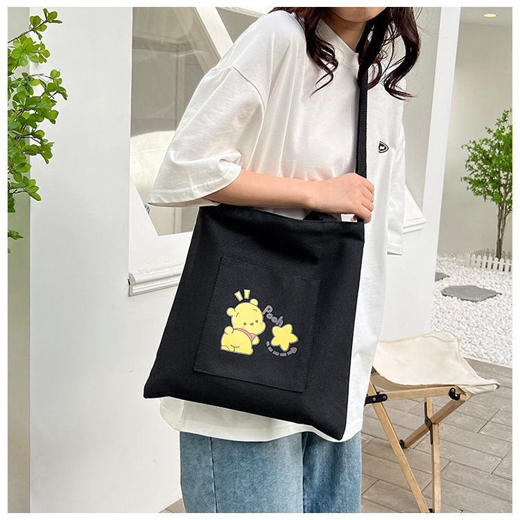 New high-appeartion-level hand-held tote bags are selling well, large-capacity single-shoulder crossbody bags, and wholesale canvas bags for junior and senior high school students Application Scenario