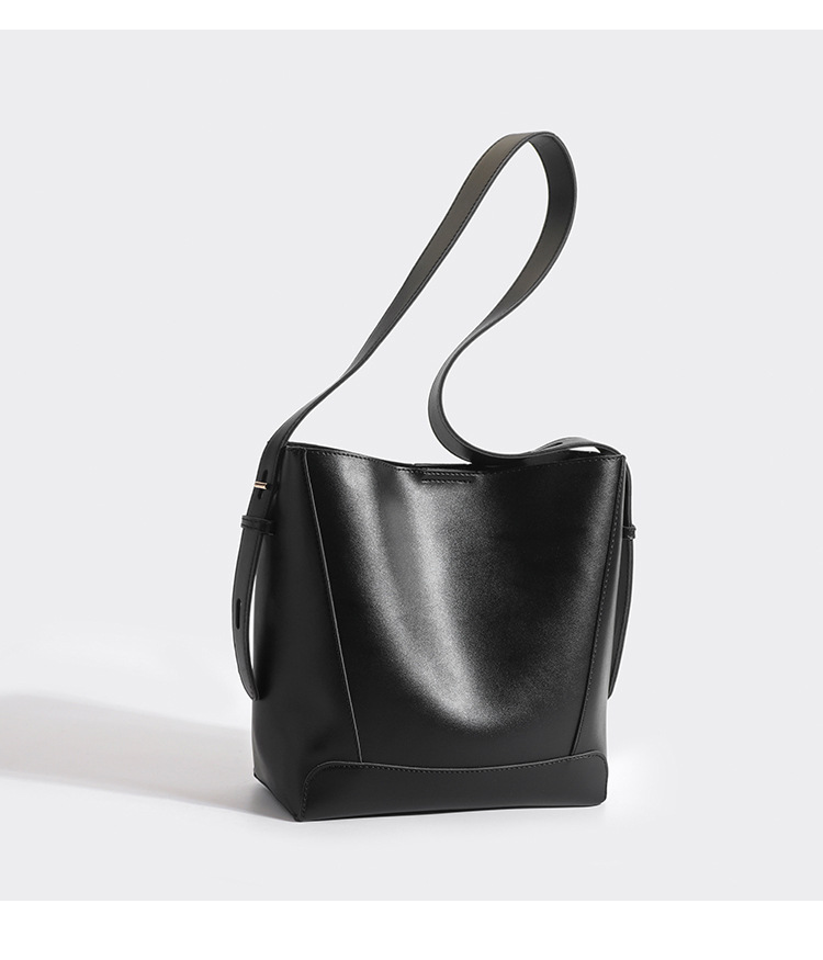 Women's Medium Pu Leather Solid Color Streetwear Zipper Shoulder Bag display picture 9