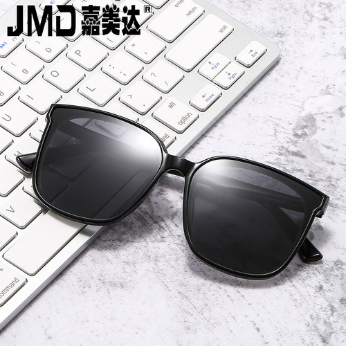 Prescription sunglasses for men's driving can be paired with X1 polarized sun glasses for women with degrees