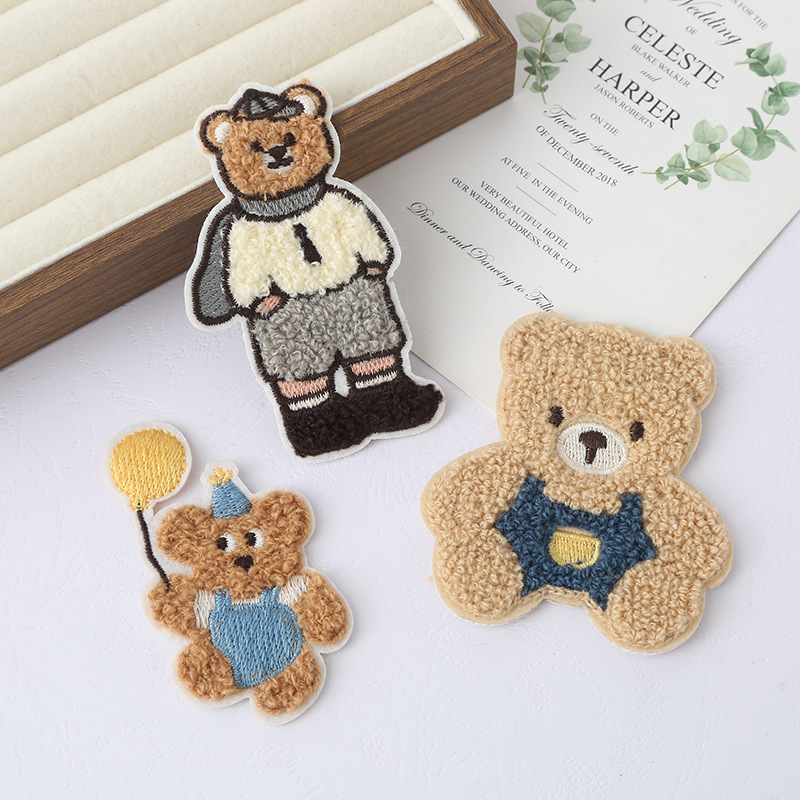 かわいいクマの刺繍布ステッカー、ベビー服と子供服のアクセサリー、粘着パッチステッカー、バッグ装飾刺繍ラベル、DIY布ステッカー|undefined