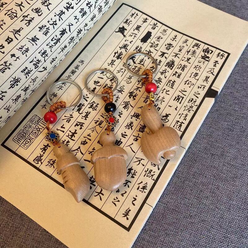 小さな李脂肪剣桃の木小さな脂肪ナイフペンダント木彫り手作り上芳満剣ギフトギフト個人使用おもちゃクラフト|undefined