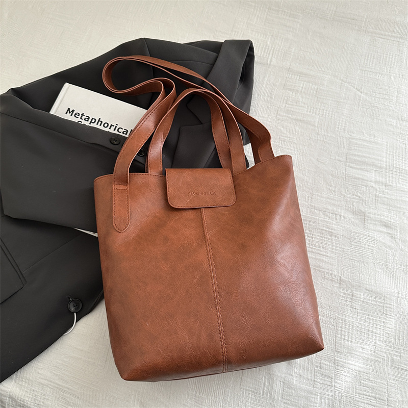 Alto sentido retro bolso de transporte de invierno 2024 nuevo versátil este año popular bolso de mano bolsa ocio