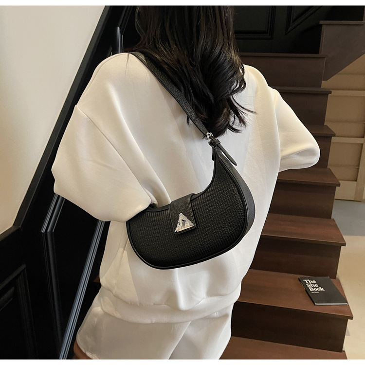 The 2025 new underarm bag for women is a simple and versatile single-shoulder crossbody bag. It is a popular and niche designer crescent-shaped women's bag undefined