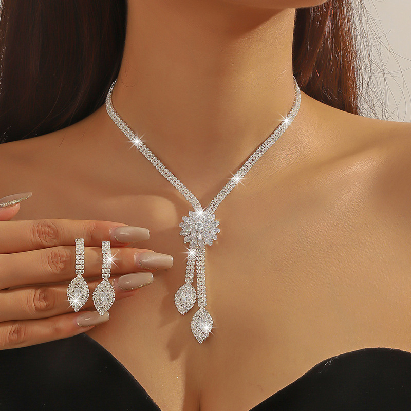 European and American Flower Zircon Earrings Necklace Set Accessible Luxury Bridal Wedding Dress Dinner High-End Versatile Accessories for Women European and American Flower Zircon Earrings Necklace Set Accessible Luxury Bridal Wedding Dress Dinner High-End Versatile Accessories for Women