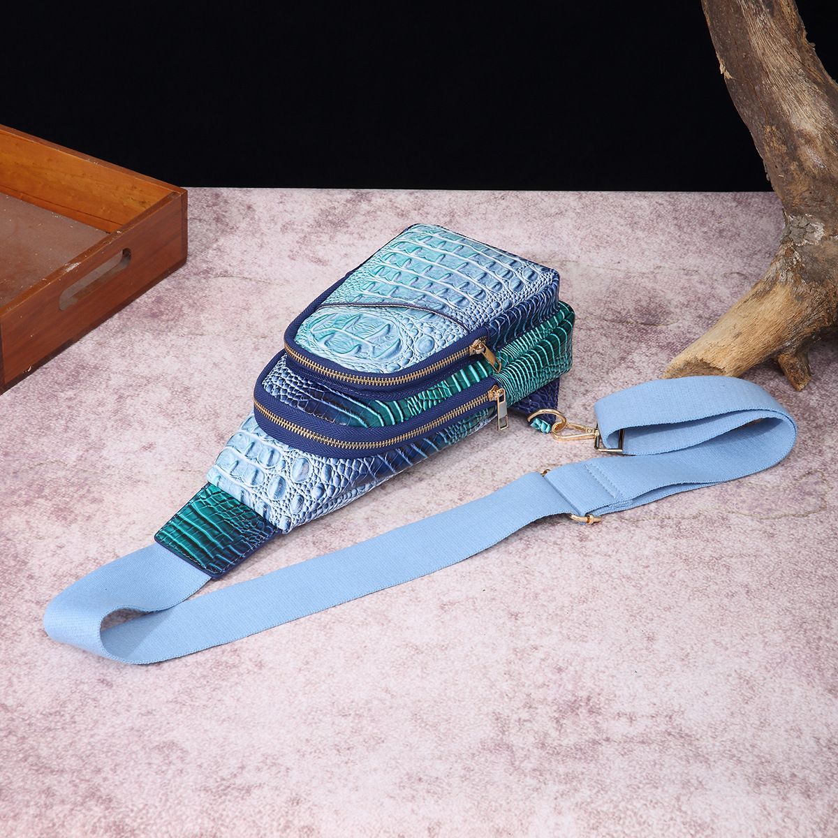 Retro Women's Chest Bag With Crocodile Pattern And Wide Strap_voghion.com