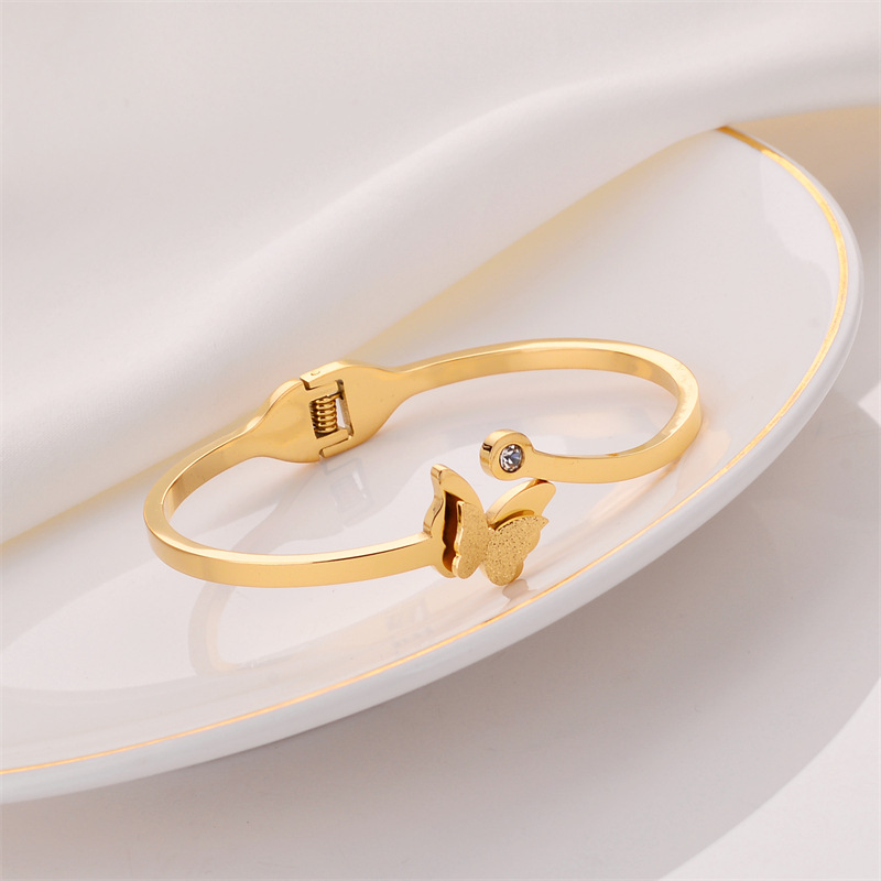 Pulsera de titanio y acero para mujer, diseño moderno y sencillo, pulsera de lujo que no se desvanece, venta al por mayor en stock.