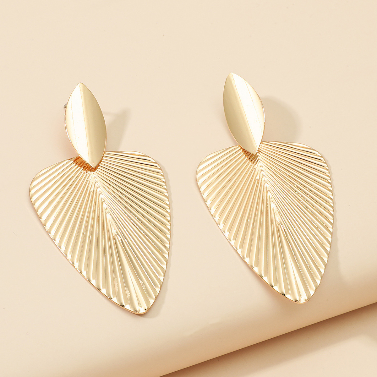 New European and American Cross border New Product Personalized Exaggerated Geometric Metal Earrings INS Wind Leaf Earrings