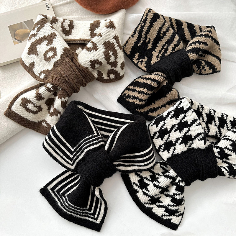 Nueva pata de gallo de punto pequeña bufanda para las mujeres Otoño e Invierno estilo coreano versátil cálido cuello perforado Protección decorativa bufanda collar
