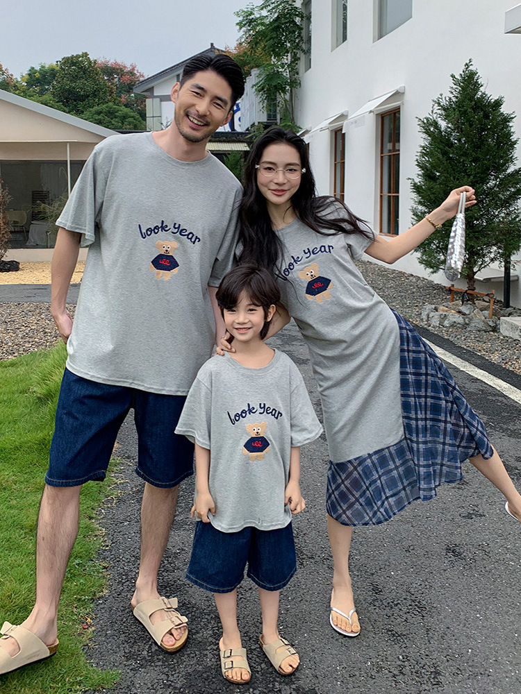 Family Matching Summer Outfits for a Family of Three, 2026 New Style, Bear Embroidery, Gray T-Shirt, Pure Cotton Short-Sleeve Mother-Daughter Dress