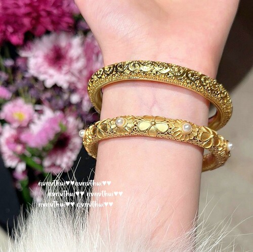 Textured gold daisy pearl bracelet, antique feel, 18K gold plated, honeycomb flower tassel earrings