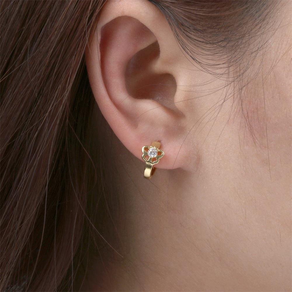 Simple Spring Style Butterfly Copper Micro Zircon Gold-plated Ear Bone Buckle display picture 5