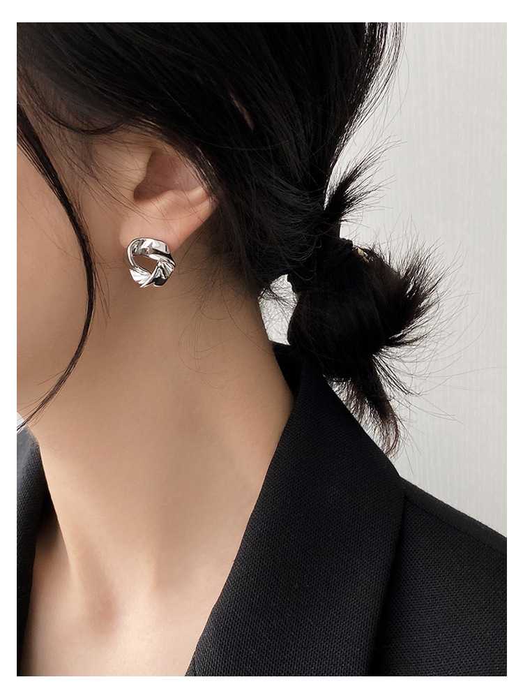 M ö bius women's new trendy and simple metal texture Korean version internet famous temperament earrings_voghion.com