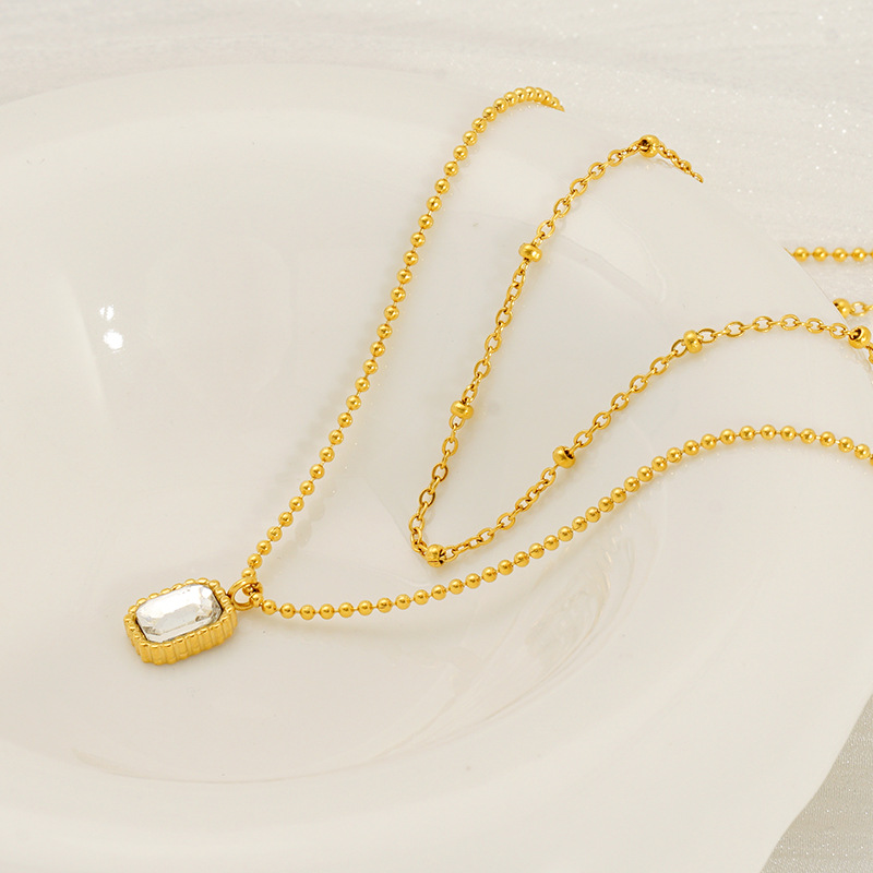 Europa y los Estados Unidos nuevo retro esmeralda zircon titanio colgante de acero inoxidable temperamento de alta calidad collar de doble capa de mujer