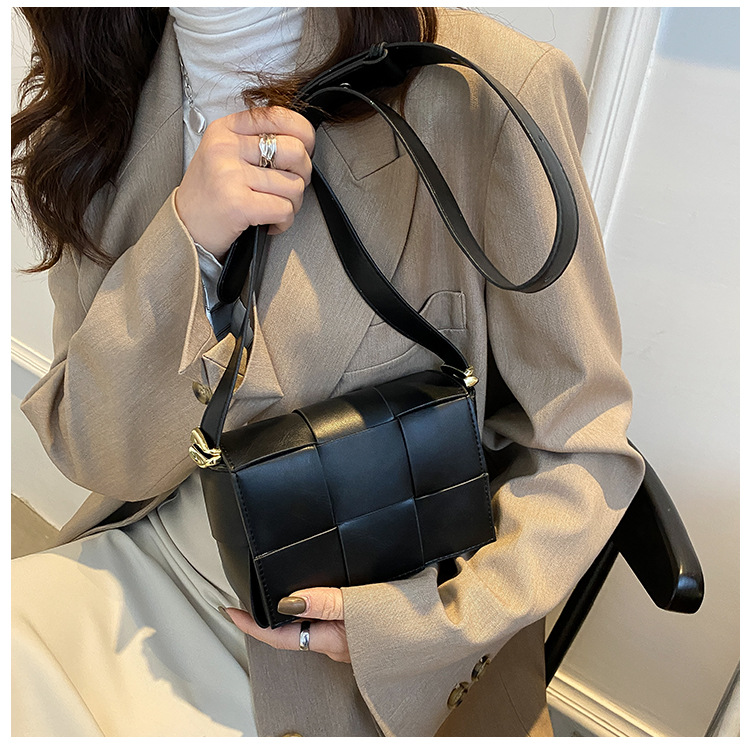 Women's Small Pu Leather Plaid Fashion Square Magnetic Buckle Crossbody Bag display picture 3