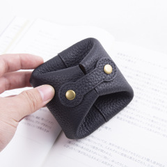 Japanese-style handmade azuki bean coin purse made from top-layer soft cowhide, featuring a card holder, mini design—perfect for storing earphones or lipsticks.