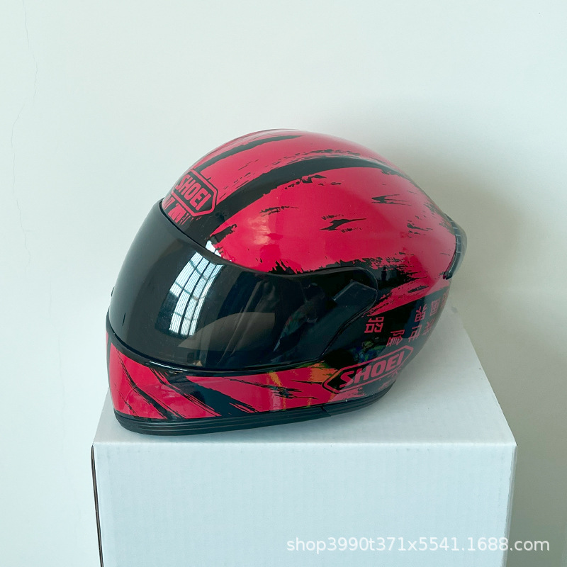 Motocicleta oso casco muñeca tensión oso gato afortunado motocicleta cola caja asiento trasero decoración modelo casco pequeño