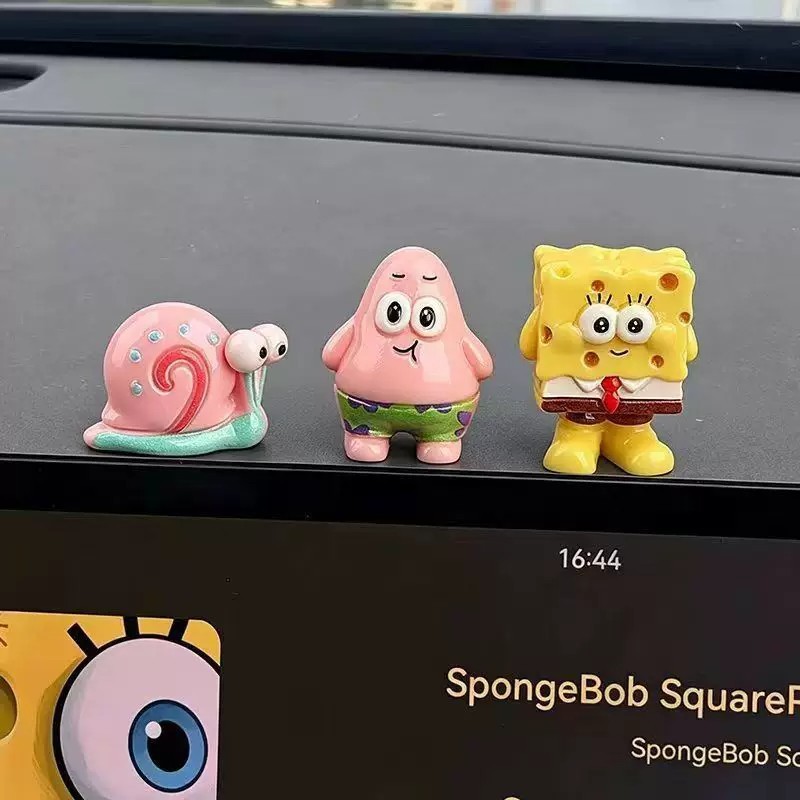 Creative and cute SpongeBob SquarePants figurines, car ornaments, decorative accessories, and small desk decorations for your car