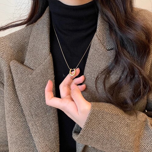 Golden Hoof Pendant Necklace for Women - 2025 New Arrival Light Luxury High-End Simple Sweater Chain Decorative Accessory