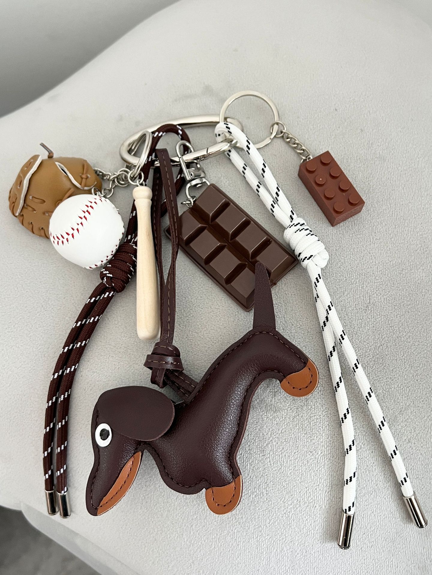 초콜릿 닥스훈트 야구 스타일