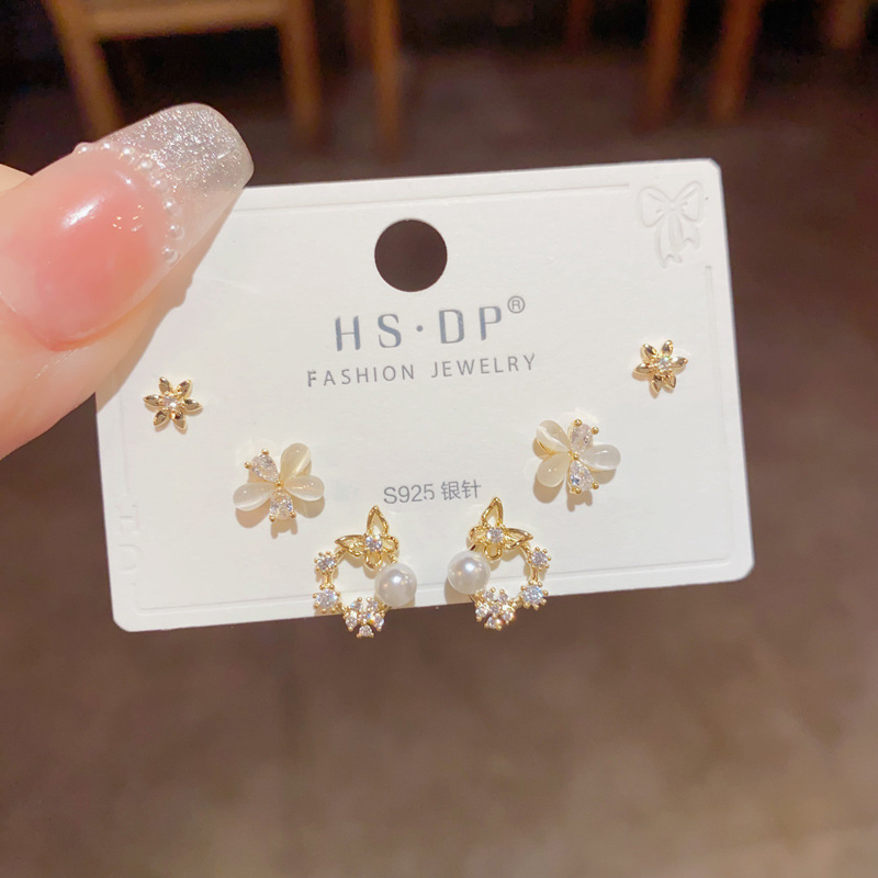 S925 aguja de plata micro incrustaciones de circón pendientes cortos pendientes de pelo corto japonés y coreano elegante todo-fósforo simple conjunto de tres piezas pendientes para las mujeres