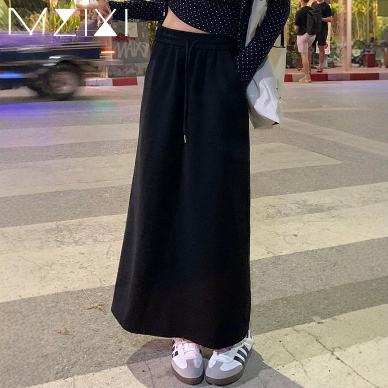 Black half-length skirt for petite women, sporty casual straight skirt, 2026 autumn new slimming A-line long skirt, sweatshirt skirt Black half-length skirt for petite women, sporty casual straight skirt, 2026 autumn new slimming A-line long skirt, sweatshirt skirt