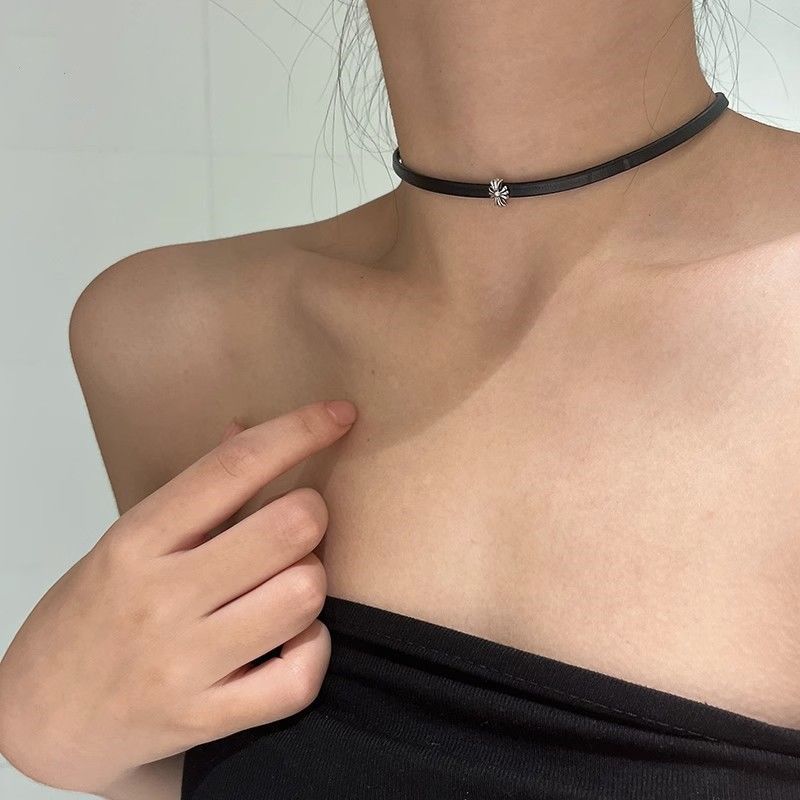 Casual punk cuero negro cruce collar choker nicho diseño dulce cool collar para mujeres minimalistas cool