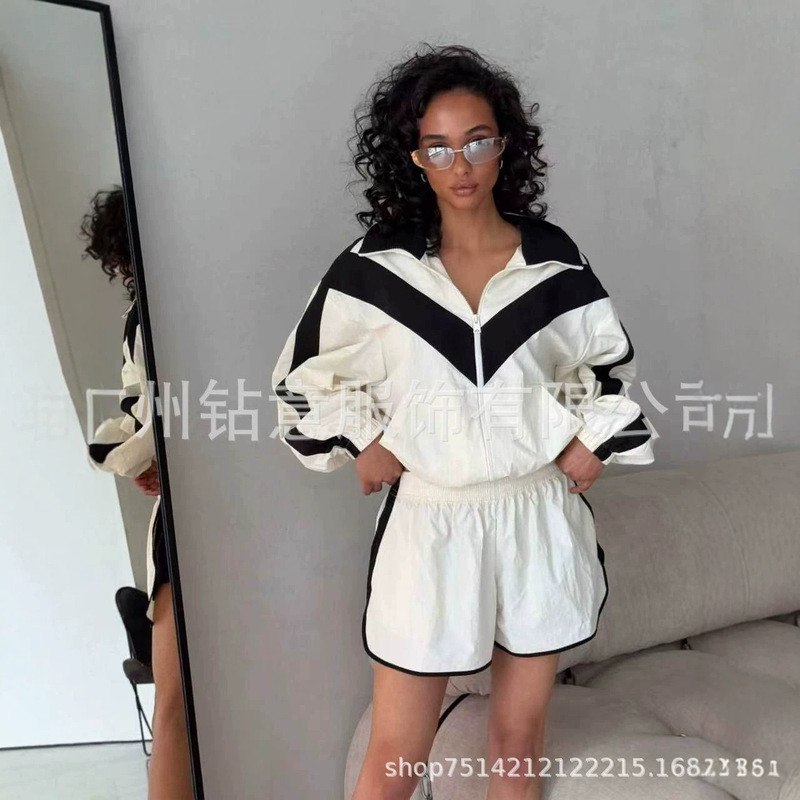 New cross-border fashion set for women: color-blocked, waterproof, stylish zip-up jacket with a stand-up collar and elastic-waist shorts New cross-border fashion set for women: color-blocked, waterproof, stylish zip-up jacket with a stand-up collar and elastic-waist shorts