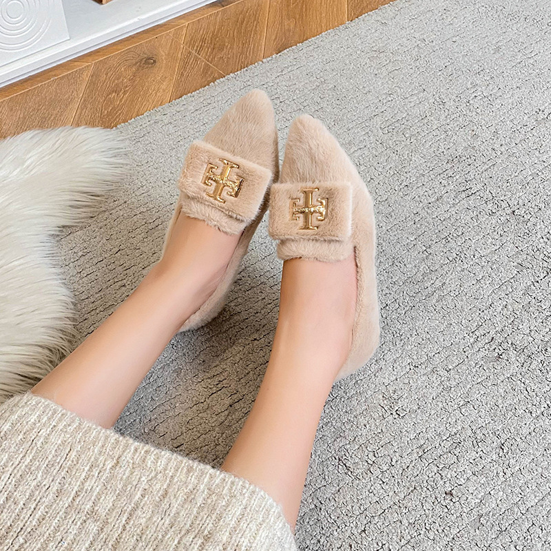 Xiaoxiangfeng hairy pointed shoes for women's autumn and winter new flat shoes, light luxury temperament, single shoe, plus size women's shoes 41-43 trendy