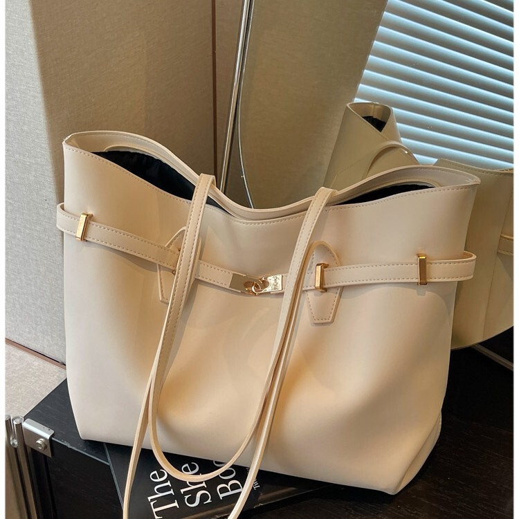 2026 Autumn and Winter New Fashion Single-Shoulder Underarm Bag, Niche High-Value Large-Capacity Handbag for Commuting, Tote Bag for Women 2026 Autumn and Winter New Fashion Single-Shoulder Underarm Bag, Niche High-Value Large-Capacity Handbag for Commuting, Tote Bag for Women