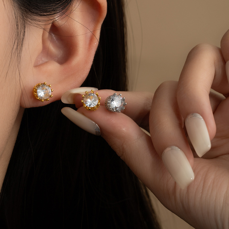 Sophisticated elegant universal design earrings with zircon for men…