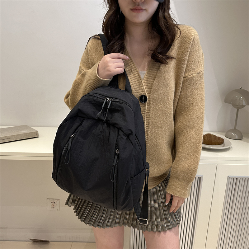 Mochila de clase universitaria casual nicho de diseño de color sólido 2025 nueva gran capacidad de viaje de viaje de viaje de la moda