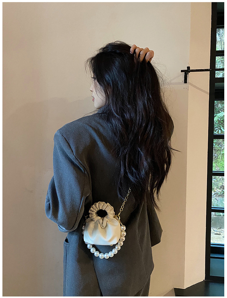 255g Weight Beading, Pearls Fashion Element Clasp Frame Closure Type Top Handle, Chain Strap Type Crossbody Bag Bags Type Casual, Daily, Shopping Occasion Pu Leather Material Solid Color Pattern All Seasons Season Kid'S Gender Cute Style Bucket Shape Kid'S Pu Leather Solid Color Cute Beading Pearls Bucket Clasp Frame Crossbody Bag 60