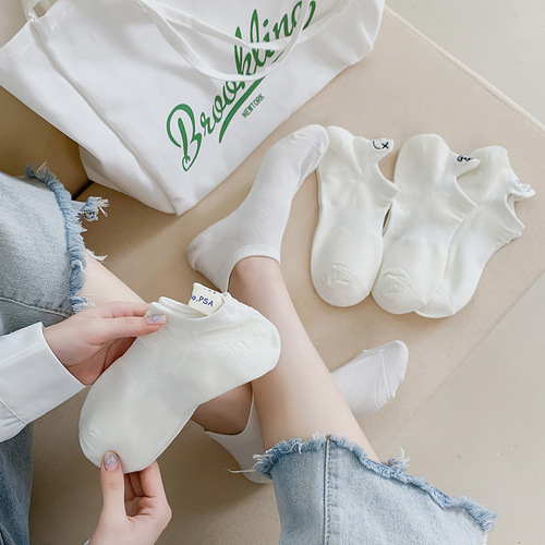 New socks, Japanese smiley face embroidered small white socks for women, high elastic, medium and short socks for women, solid color boat socks wholesale