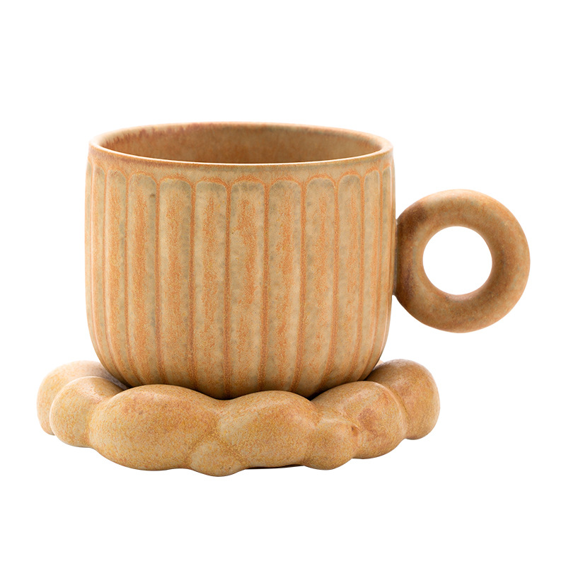 Taza de café de alto valor francesa de estilo europeo, diseño de lujo ligero, combinación de tazas y platillos para el hogar, personalidad de alta calidad, taza de té de la tarde