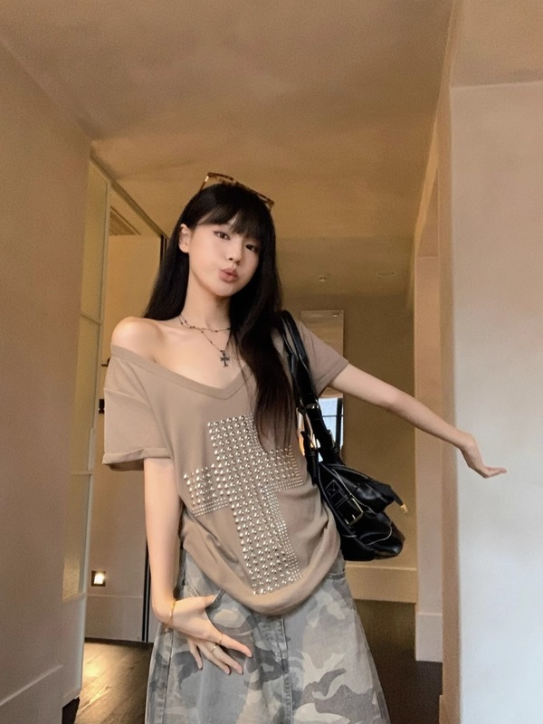 アメリカンホットガールスタイルのヘビービーズVネック半袖Tシャツ、女性用、夏カジュアル、ルーズ、スリム、多用途カーキトップ|undefined