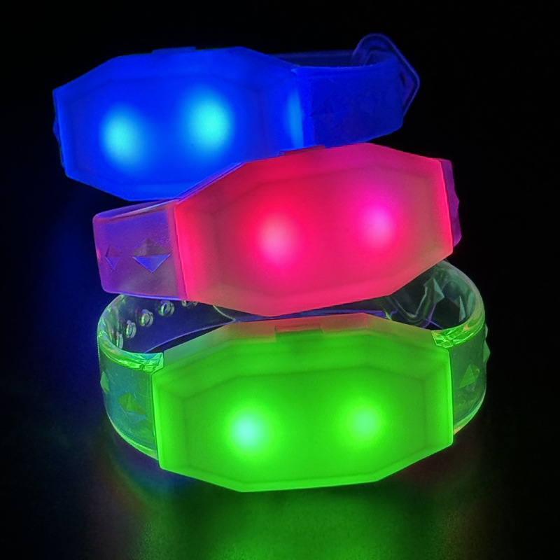 Pulseras LED personalizadas con control por puntos para festivales de música y conciertos, pulseras de animación con control remoto DMX, personalizadas con tu propio diseño.