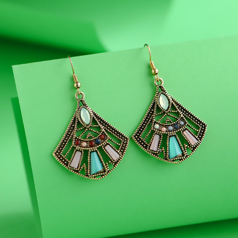 Fashion Fan-shaped Inlaid Beads Protein Diamond Alloy Earrings display picture 3