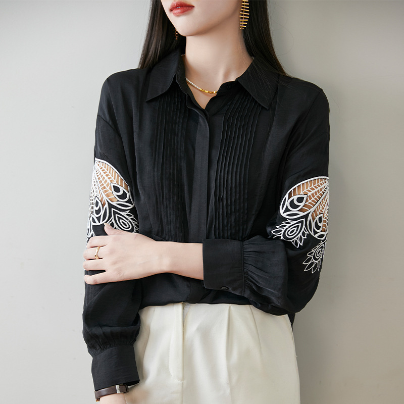 2025 Chinese Vintage Palace Style Shoulder Embroidery Hollow Organ Pleat Placket Loose Lantern Sleeve Tencel Shirt Spring