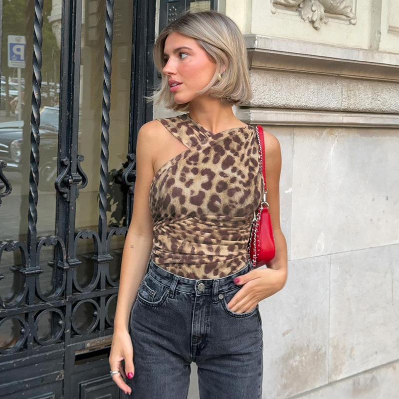 Europese en Amerikaanse stijl, grensoverschrijdende dameskleding: nieuwe asymmetrische, nauwsluitende jumpsuit met luipaardprint en plooien van mesh._voghion.com
