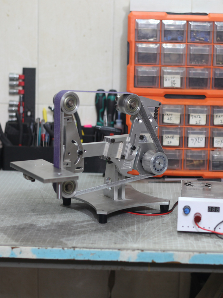 小型家用迷你砂纸机DIY砂带机磨刀开刃台式砂纸金属打磨抛光机