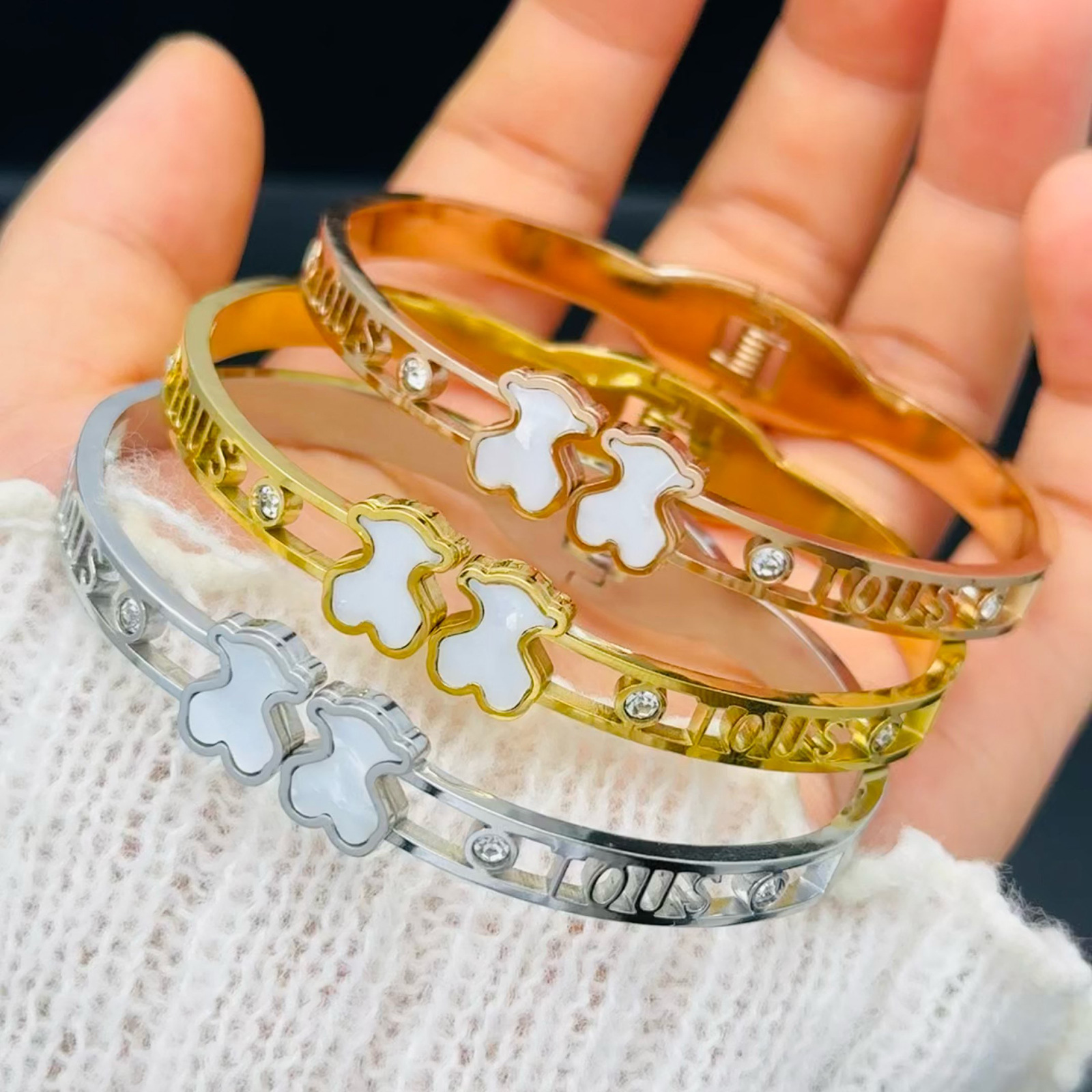 Red en línea venta caliente 18k oro rosa de titanio pulsera de acero ossa mujer diamante hueco pareja joyas pulseras de moda al por mayor